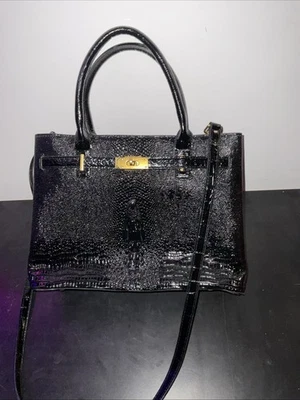 Cartera de mano pequeña negra vegana de cocodrilo Foto 1 de 4