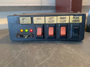 Caja de control de conmutación Federal Signal SW400SS - Imagen 1 de 3