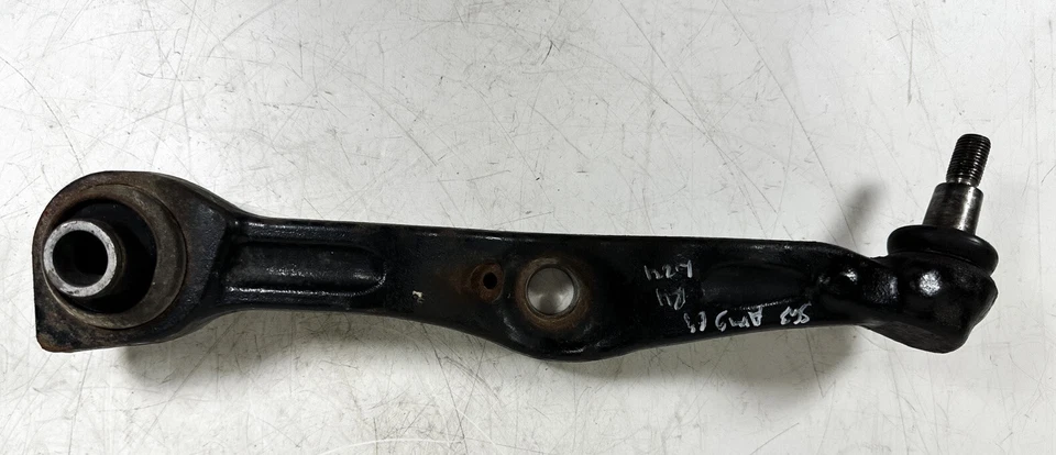 W221 Mercedes Benz S63 AMG 2007-2009 brazo de control inferior del pasajero delantero derecho Foto 1 de 4