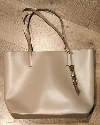 Bolso de Mano Kate Spade Karla Paisaje Urbano Gris Cuero Liso Grande Brillo Lazo Dije Foto 1 de 4