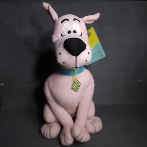 Scooby Doo 14” Peluche Rosa con Cuello Azul Juguete Fábrica - Imagen 1 de 5