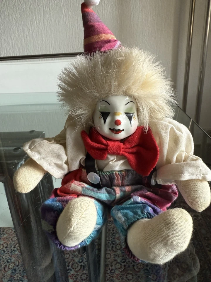 Clown, Harlekin, Kleiner Schelm,rotkarierte  Trägerhose,28cm,Sammlerpuppe - Bild 1 von 4