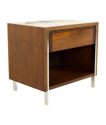 Mesita de noche Paul McCobb Style Lane Mid Century cromada y nogal Foto 1 de 4