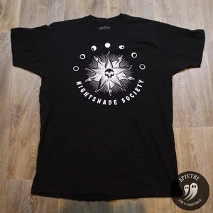 Camiseta Wednesday Nightshade Society Logo Gráfico - Para Hombre XL - Imagen 1 de 6
