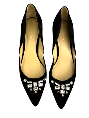 "Zapatos de salón Ann Taylor - Talla 9M negros de gamuza liria con joyas de gatito tacón de 2,5""" Foto 1 de 4