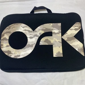 Oakley B1B Laptop Protective Case Camo Travel Case - Picture 1 of 6