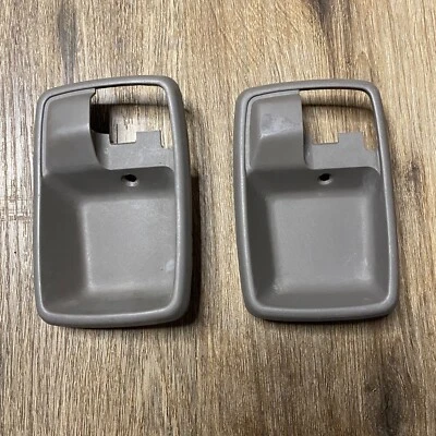 ISUZU Amigo. Bisel de manija de puerta interior interior interior Rodeo, Trooper 88-01 SIN MANIJA Foto 1 de 4