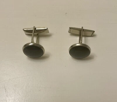 Gemelos redondos de ónix negro sobre metal tono plata vintage Foto 1 de 4