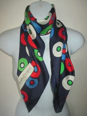 YVES SAINT LAURENT bufanda de seda azul oscuro con lunares grandes verde rojo blanco Foto 1 de 4