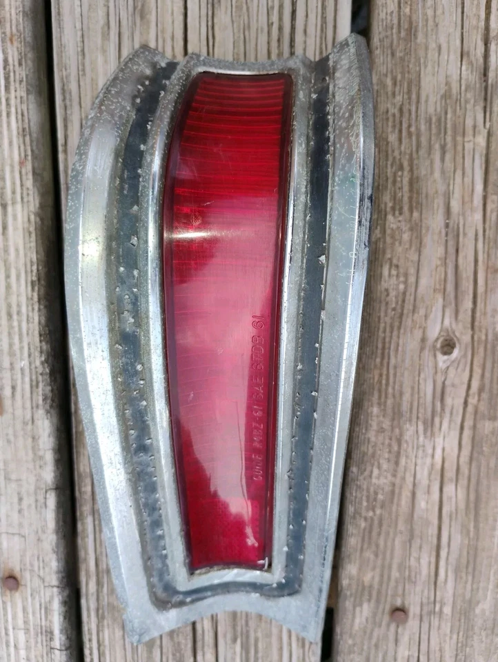 Luz trasera lateral del pasajero derecho Buick Special Skylark 1961-1962 original OEM  Foto 1 de 4