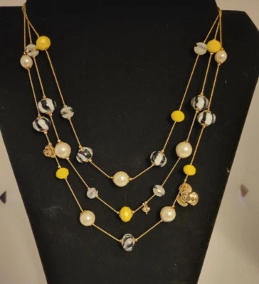 Colar de contas de vidro Betsy Johnson tom dourado festão amarelo, preto, branco 20" - Imagem 1 de 4
