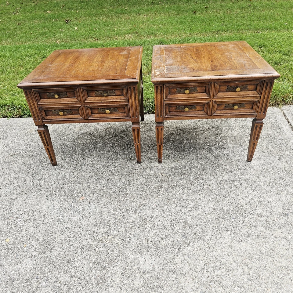 Juego de 2 mesitas de noche vintage Hekman MCM grandes con cajón individual de madera Foto 1 de 4
