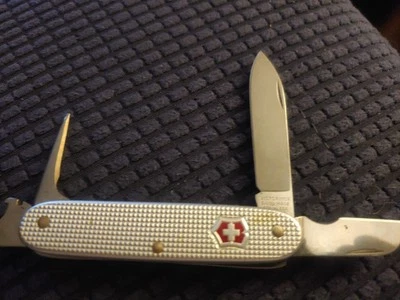 Navaja suiza Victorinox plateada  Foto 1 de 4