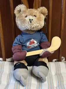 Colorado Avalanche Tan Bear mit Kleidung, Stock & Schlittschuhen - Bild 1 von 8