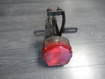 Conjunto de lanterna traseira traseira 1975 Kawasaki KZ400 - Imagem 1 de 4