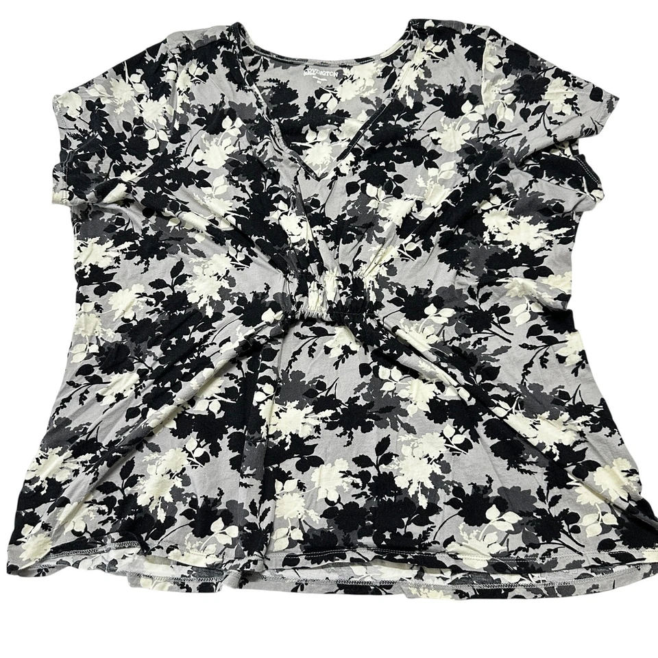 Covington Women Top Plus 2X Gray Black Floral Cotton Modal Short Sleeve VNeck Foto 1 de 4