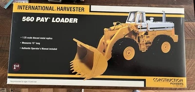 First Gear International Harvester 560 Pay Loader NIB 1/34 - Image 1 of 4