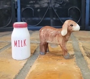 Mini salero y pimentero jarra de cordero y leche. Porcelana - Imagen 1 de 12