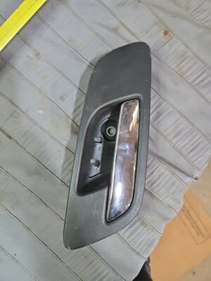 Chevrolet Suburban 1500 2007 manija de puerta interior conductores cromo y negro Foto 1 de 4