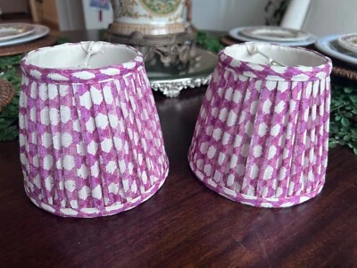 Par de pantallas de buffet Fermoie fucsia clip patrón de mimbre Foto 1 de 4