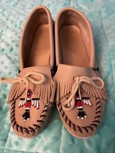 Minnetonka Thunderbird Tan Leather Fringe Moccasins Shoes Womens Size 7.5 - Picture 1 of 3