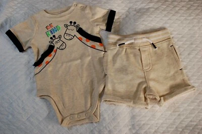 Bebé Niño OATMEAL BEIGE S/S CAMISETA DE PUNTO Jirafas BE KIND Pantalones Cortos de Sudadera 3-6 MO Foto 1 de 2