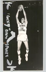 DETROIT Pistoni Giocatore di Basket George Yardley Jump Shot 1958 Foto Stampa - Foto 1 di 2