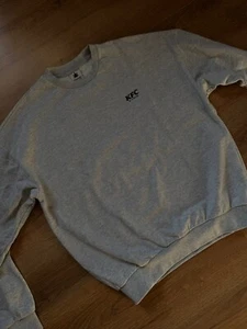 KFC Pullover by Kaotiko S Grau - Bild 1 von 4