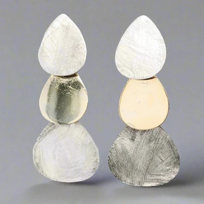 Pendientes colgantes triple lágrima enchapados en oro amarillo de ley Foto 1 de 3