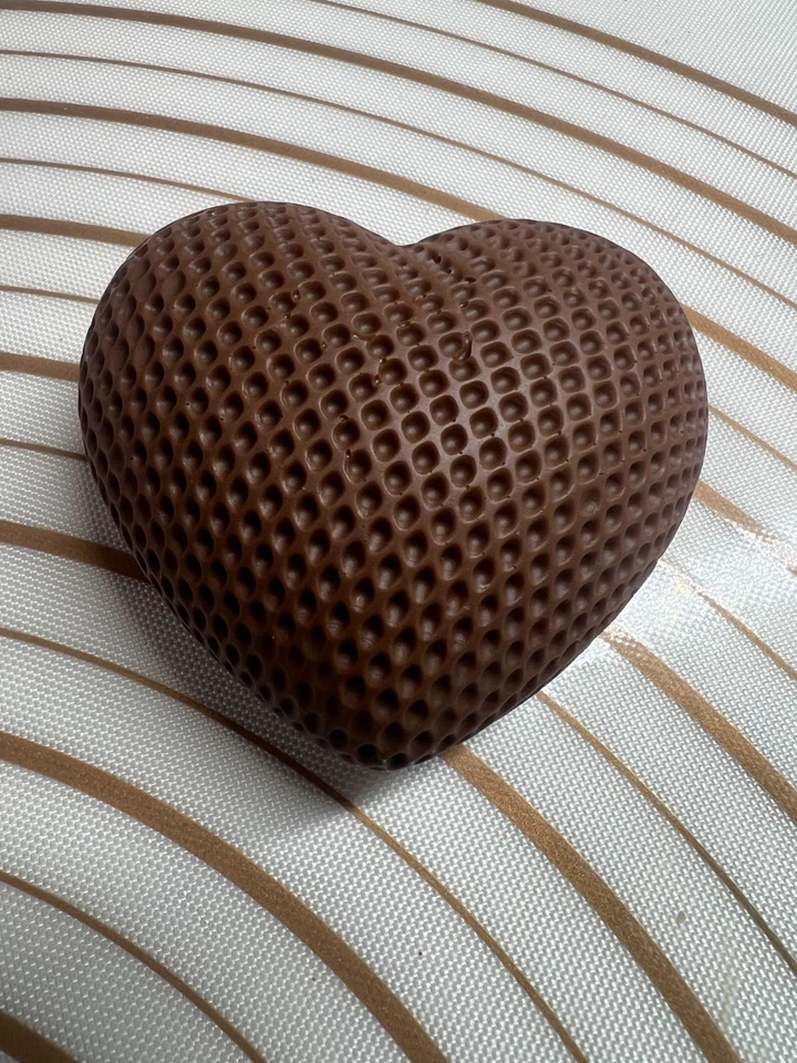Handmade 3D Heart Milk Chocolate Bar Artisan Belgian Callebaut Gift Unique 100g. - Image 1 of 4