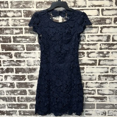 Mini Vestido Lulus Azul Marino Sin Espalda Encaje Talla S Boda Romance Graduación Foto 1 de 4