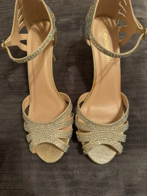Tacones altos City Classified Gold de 3” para mujer talla 9 Foto 1 de 4