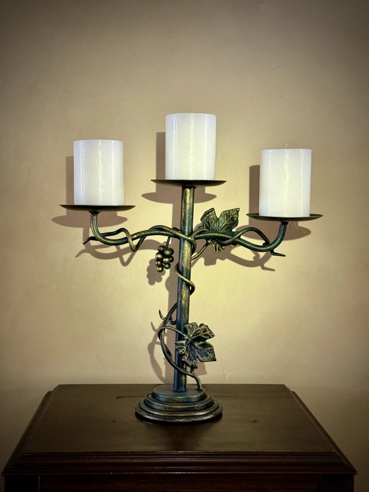 Candelabro de metal vintage de 3 brazos hojas de vid decoración rústica Foto 1 de 4