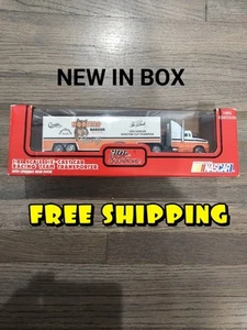 1993 Alan Kulwicki Racing Champions Hooters NASCAR Team Transporter 1:87 Truck  - Picture 1 of 5