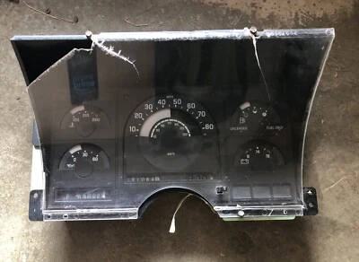 1992-93 Chevy GMC C1500 C2500 C3500 Instrument Speedometer Cluster OEM 25079684 - Image 1 of 4