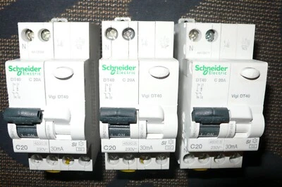 DISJONCTEUR A9N21026 DIFFERENTIEL A9N21454 SCHNEIDER ELECTRIC 20A 30mA A, SI, 2P - Photo 1/4