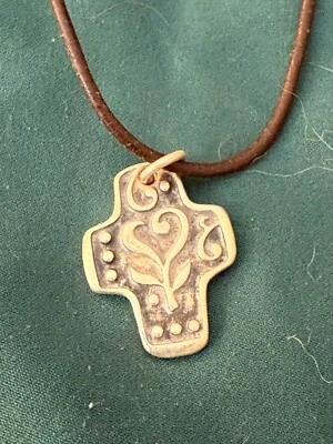 James Avery Retirado Amor de la Vida Cruz (Pequeño) Sobre 24" Collar Cuero Foto 1 de 2