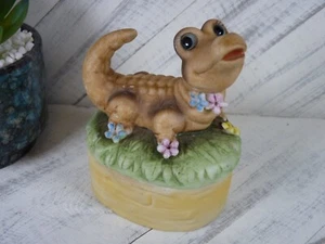 Baby Alligator Ceramic Lidded Trinket Box with Candle Inside - N2 - Picture 1 of 10
