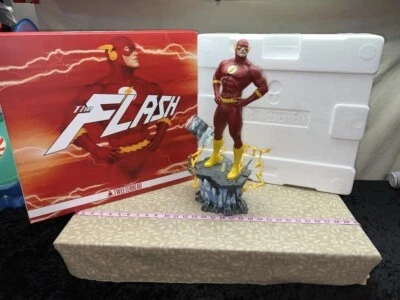 Estatua de Superman Sideshow The Flash Maquette Tweeterhead de DC Comics Foto 1 de 4