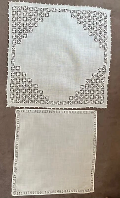lot de 2 napperons brodés main ancien 29cm x 29cm - Photo 1/4