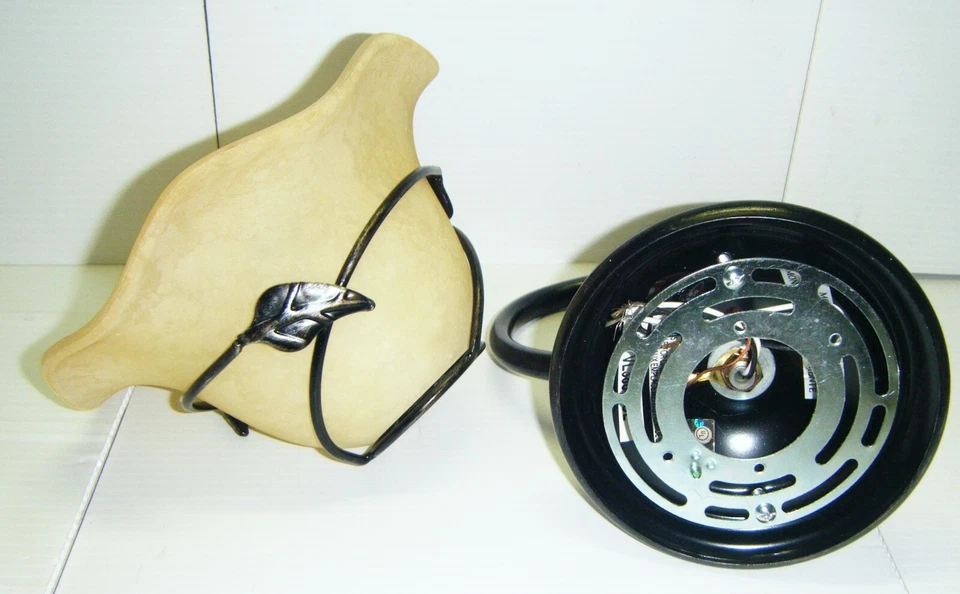 NUEVO Aplique de pared para tocador Vaxcel Vine ámbar en escamas de vidrio Foto 1 de 4