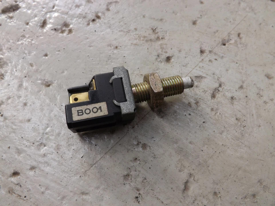 Interruptor de pedal de luz de freno con luz de freno Mazda MX5 MK1 BOO1 B001 Foto 1 de 1