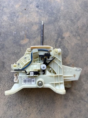 Palanca de cambios de piso con consola central Hyundai Sonata 2015-2017 46700-C1200 OEM Foto 1 de 4