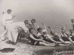 Postkarte "Sportlehrer beim Ruderunterricht" 1926 Rudern - Bild 1 von 4