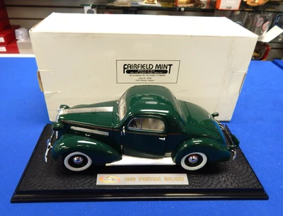 Fairfield Mint Signature Models 1936 Pontiac Deluxe 1:18 Scale #18106 Green - Image 1 of 4