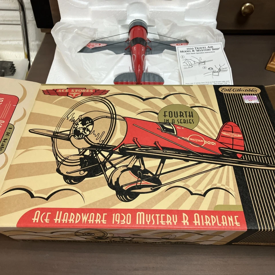 Avión Ace Hardware Mystery R 1930 banco de metal fundido a presión coleccionables Ertl - NUEVO Foto 1 de 3