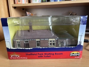 Bachmann Scenecraft 44-090 Sheffield Park Waiting Room With Toilet, UNUSED MINT - Picture 1 of 13