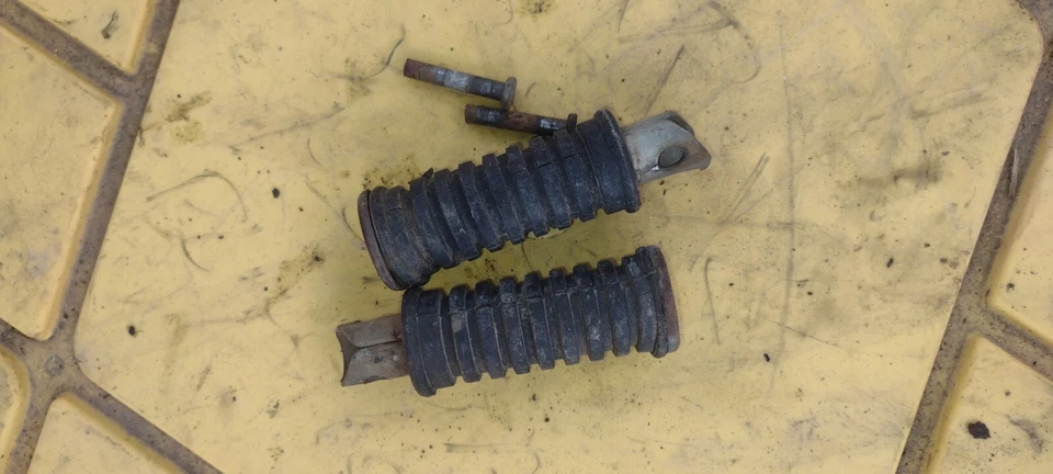 1974 Honda Ct90 Rear Foot Pegs With Pins - Изображение 1 из 1