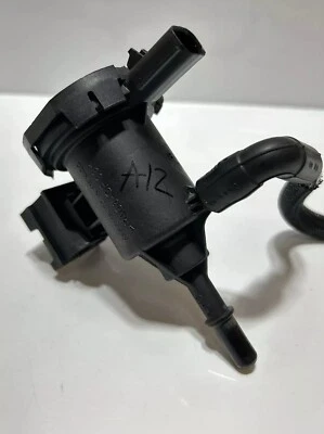 Válvula de purga sistema de combustível Mercedes W221 S550 SLC300 ML350 GL450 0014760532 FABRICANTE DE EQUIPAMENTO ORIGINAL - Imagem 1 de 4