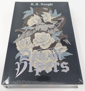 SIGNIERTE Höhle der Vipern von K.A. Knight - Darkly Exclusive Luxe Edition Bookish Box - Bild 1 von 7